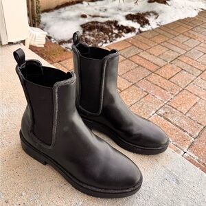 STEVE MADDEN BLACK SPARKLE BOOTS with STRETCH.